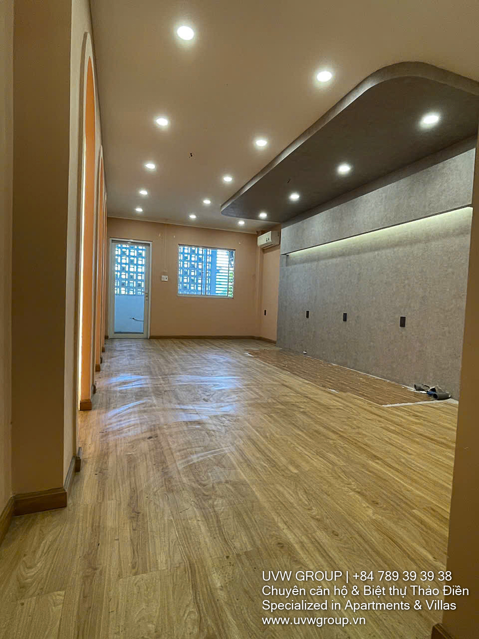 Commercial house for rent at 45 Quoc Huong Thao Dien, 5 bedrooms, wide sidewalk