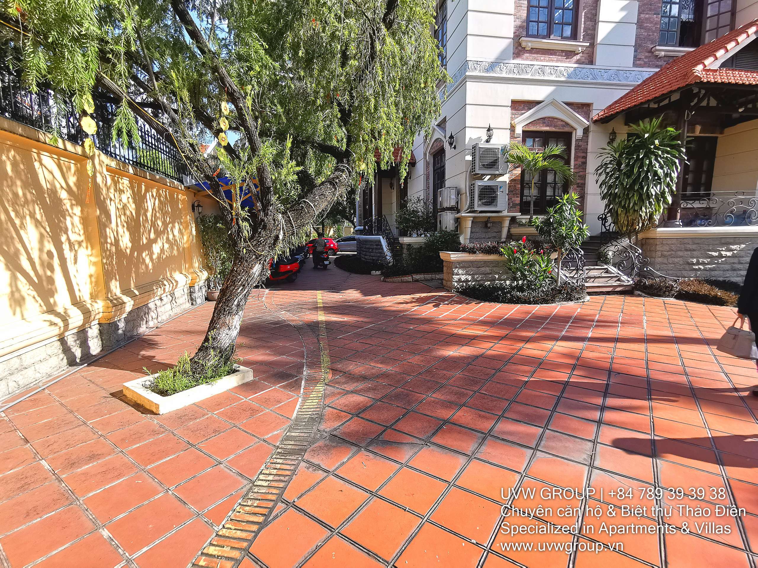 House for Rent | 5BR | 1,200m² | Southeast Facing | $7,000 image 3