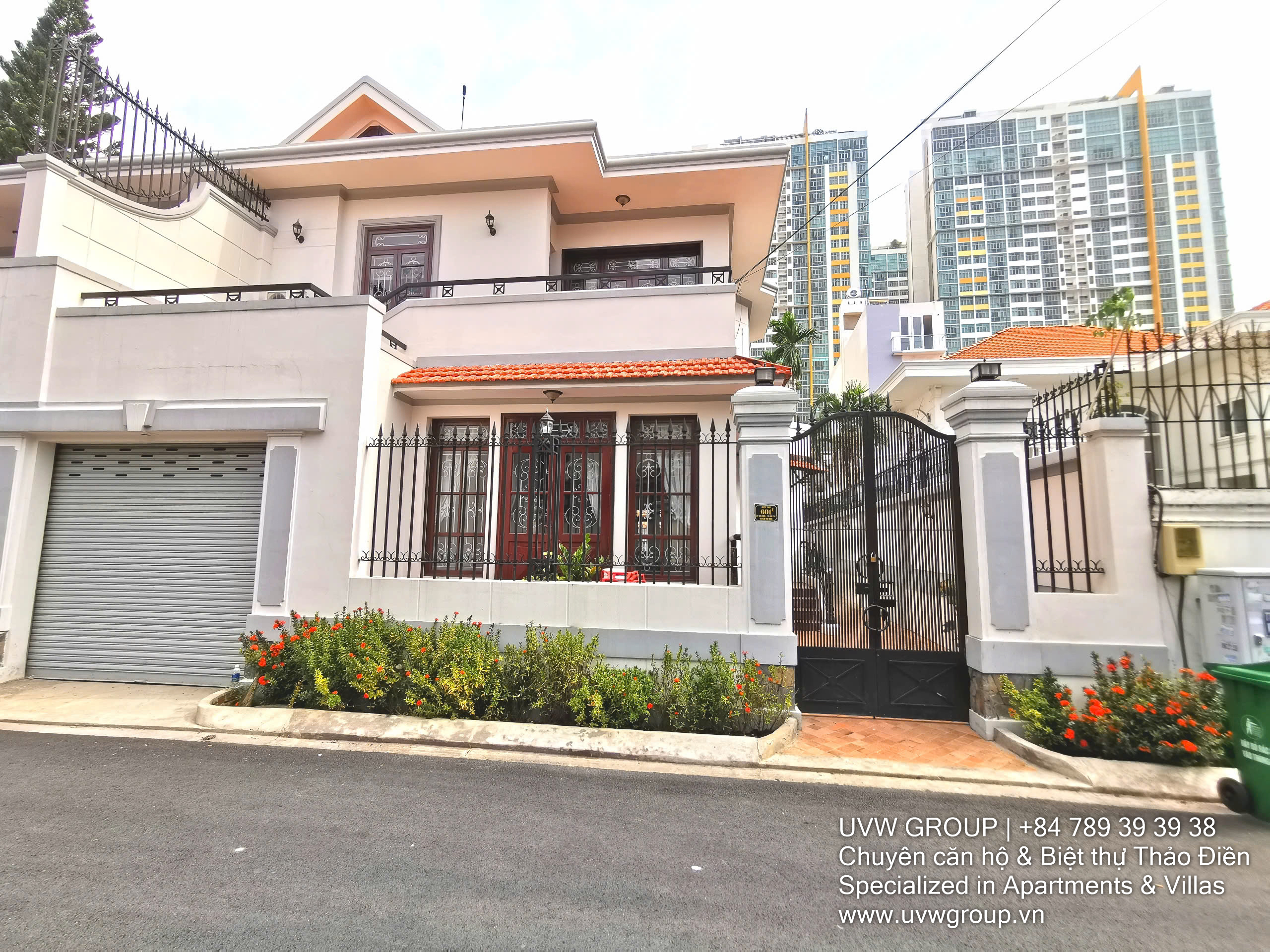 3-bedroom villa for rent in An Phu, District 2 with garden, modern kitchen, and secure compound