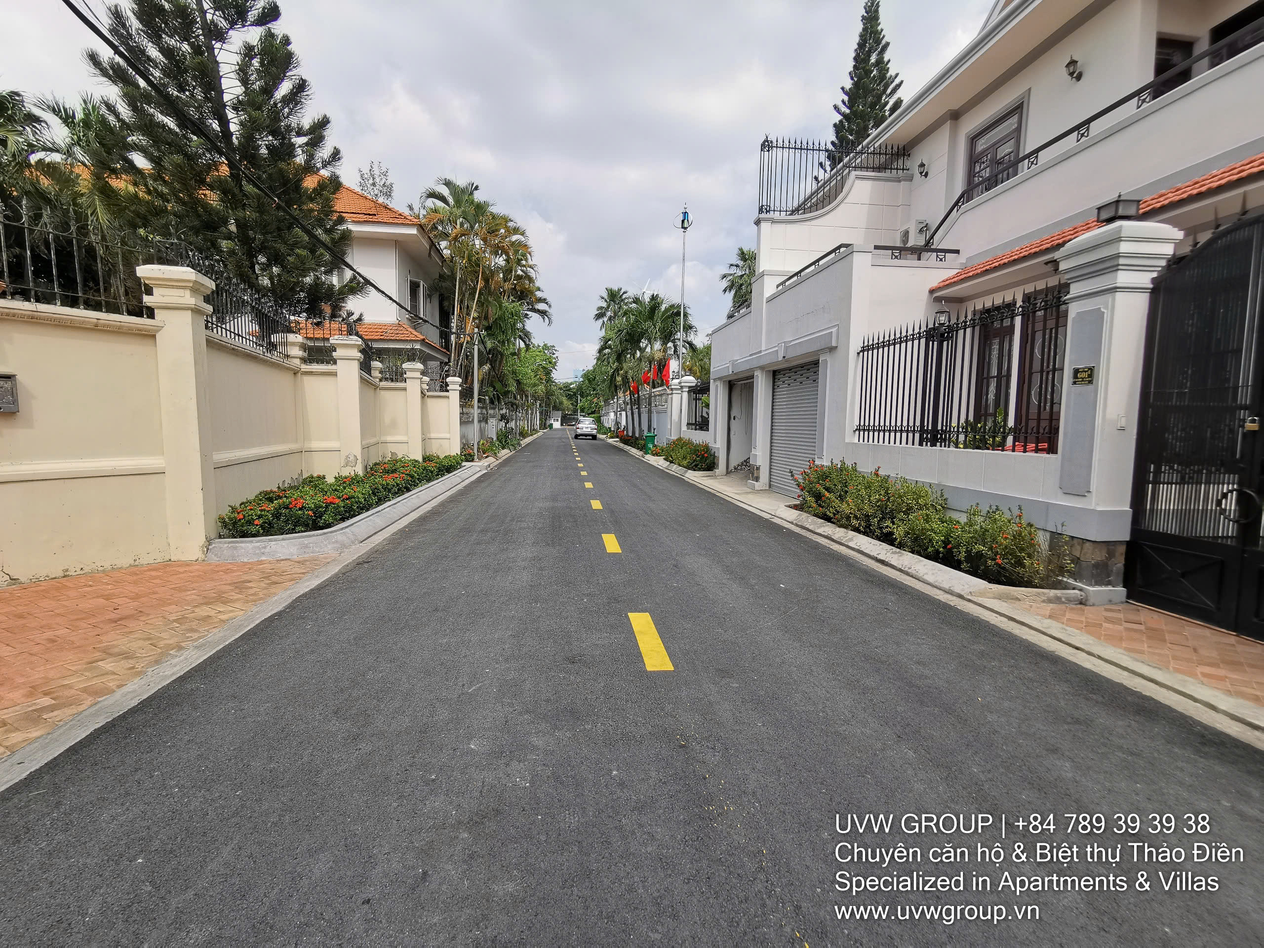 3-bedroom villa for rent in An Phu, District 2 with garden, modern kitchen, and secure compound