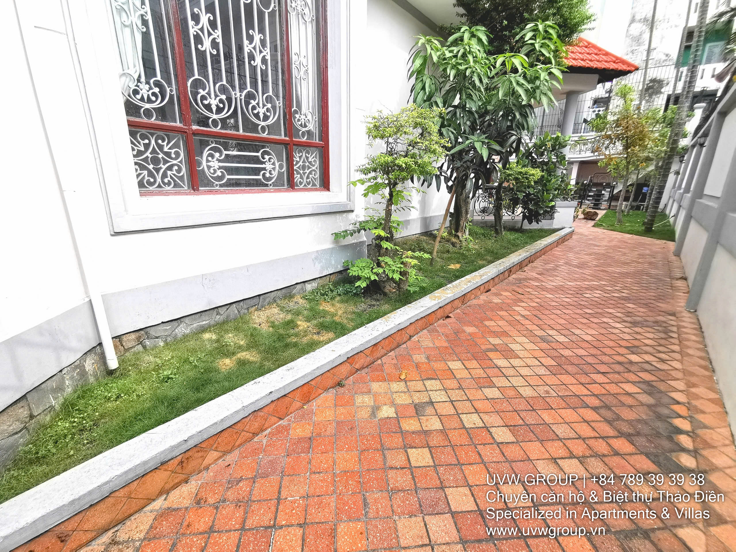 3-bedroom villa for rent in An Phu, District 2 with garden, modern kitchen, and secure compound