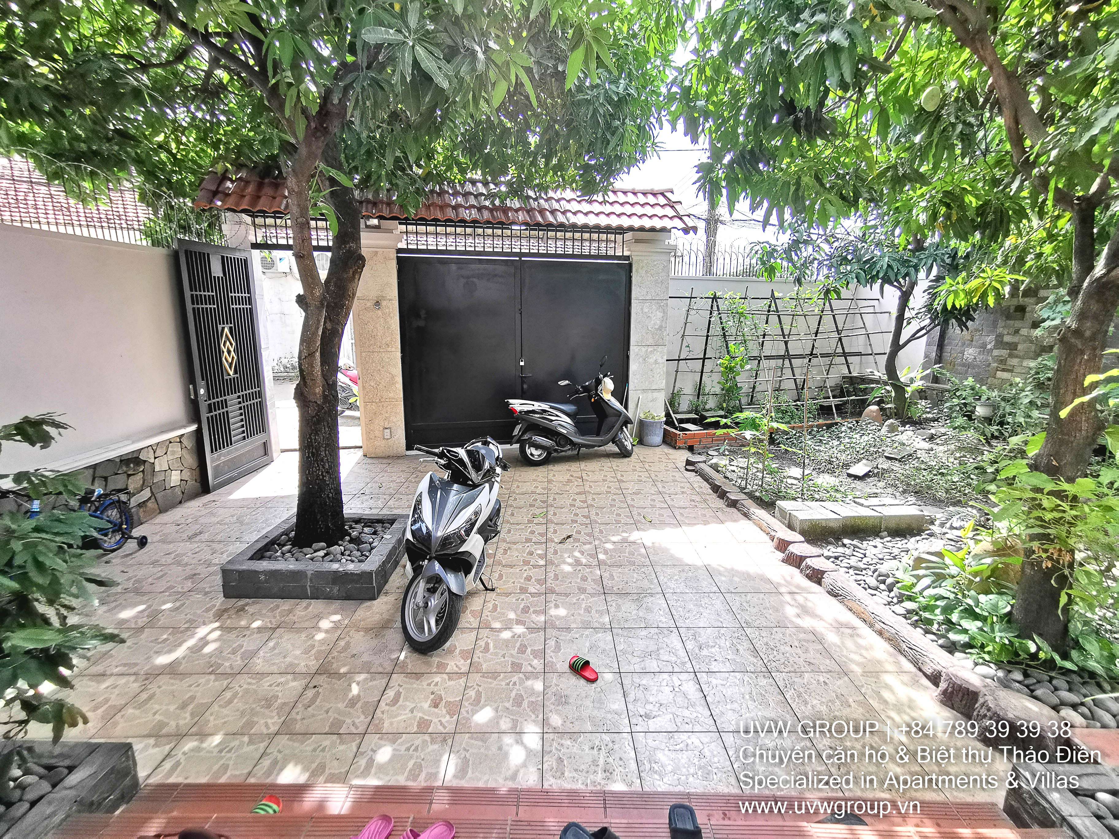 Nhà cho thuê tại Thảo Điền | 3PN | 160m² | Nội thất cơ bản | $1,800 2