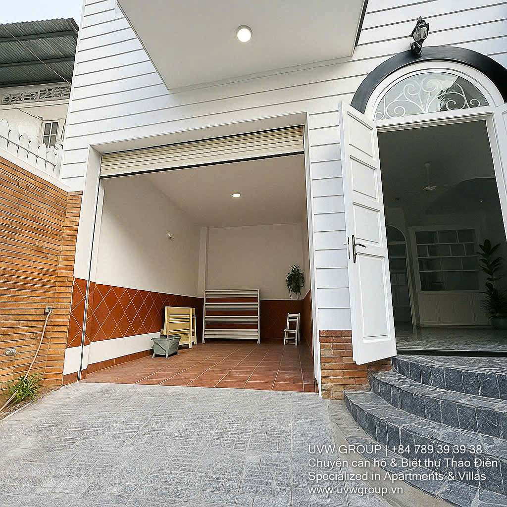 4-bedroom house for rent in Thao Dien with garden and workroom
